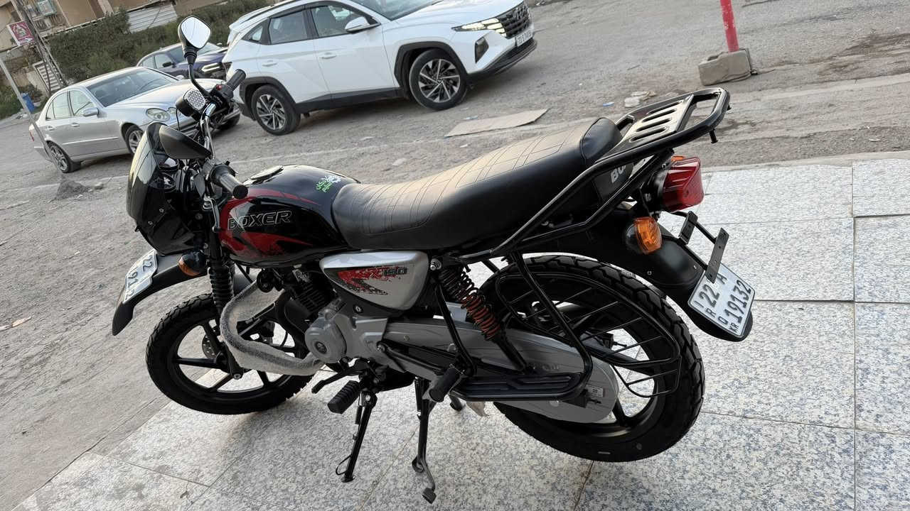 السلام عليكم دراجه بوكسر موديل 2025  زيرو بعدهه ماشيه 1000 فقط  نضيفه بشكل للبيع رقمي لاستفسار *********** العنوان بغداد الدوره
