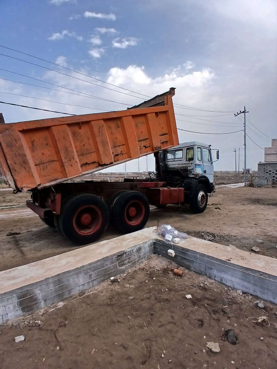 السلام عليكم من.ر خصت الادمن فيكو البيع مكينة ٨حجم ٢٥ كير١٣٠ تيرات نص عمر رقم بصرة الماني سعر٦٥ المكان البصرة القرنة ***********
