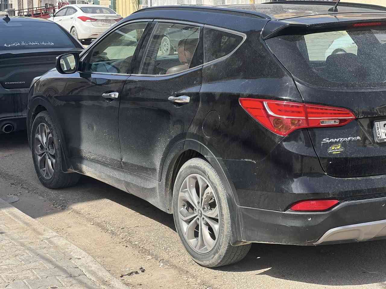 بيع فقط بدون مراوس
السلام عليكم 
سنتافي 2013 
خليجي وارد ايراني 
مواصفات VIP فول للأخير 
مكينه 6 سلندر 3300 
ماشيه 200 الف حقيقي وشرط الفحص 
مكينه كير حداديه تبريد تخم تاير كله جديد 
بيها قطعتين تبديل نفس اللون وقطعتين صبغ بدون ضربه قويه وبدون دواخل 
ادامه كامله البارحه مسويلها 
سياره جديده وكلها على وضع الشركه 
السعر 153 وبيها مجال للشراي 
مكان السياره النجف الأشرف 
***********
