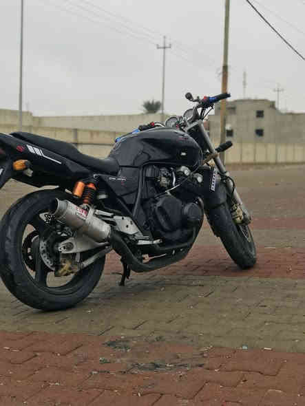 السلام عليكم سيبي ٤٠٠ للبيع محرك مفتوح مابي عيب لا صرف لابخار لا صوت شرط  كهربائيات كامل شغال  قبل يومين بدلت دهن اصلي ب ٥٠ الف باتري جديد الگيرمابي عيب دراجة نضيفة مابيهة عيب 1/2/3 بطناش السعر مليون و ٣٠٠ مجال بسيط مو شراي لادوخني مكاني كركوك***********
