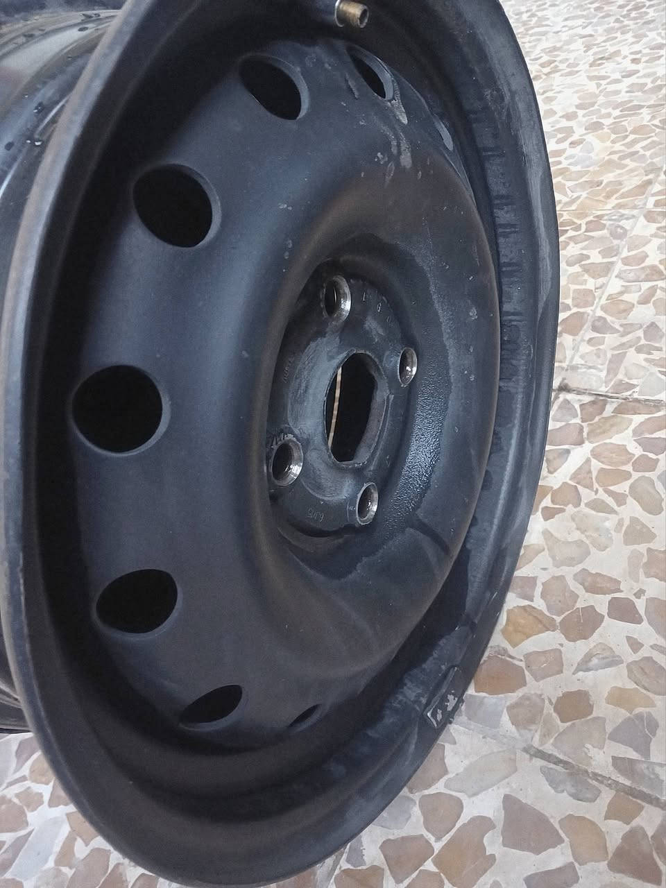 السلام عليكم ...
اخوان ويل ١٥ بلادي مال تفليش بحالة جيده اخو الجديد
بيع فقط ١٠٠ الف .. 
***********
