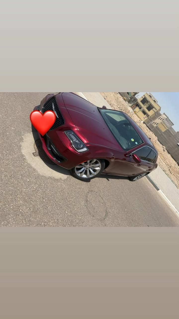 ألسلام عليكم اخوتي العزاز
وباما كلايسر الون كرزي مديل 18 تو ويل
ادوات ادوات ادوات 
تبريد تدفئ شغال 
ويل مكسيكي+ تخم تاير جديد
مكينة وكير كفالة 
السيارة بيها بعض الملاحضات 
مكان السيارة البصرة  
                     
                 الرقم للأتصال +واتساب (***********)
