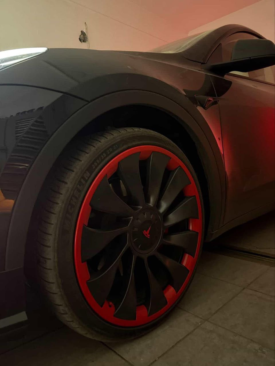 للبيع تسلا y بريفورمنس 2023
شباب السياره داخل الضمان لل2031 شهر السابع
شباب 
الاظافات اللي شادهم عليه 

اهم اضافه لدات شركه 
بوب كهرباء
بنيد شفط
برده سقف كهرباء
شاشه اماميه
ماوس كير
شاشه دواره
لداات جوه الابواب
لدات تكم شركه 
لحيه اماميه
كبات ويل حمر
السياره تحت الضمان لسنه 7/2013

شباب السياره بيه بنيد مبدل وبيه بارد جاملغ 
السياره بدون ايرباك تخم تاير جديد مشلن
السياره اكيد اون لاين اخر تحديث لن تحت الضمان
السياره متواجده المنصور او الغزاليه
للتفاصيل ***********
