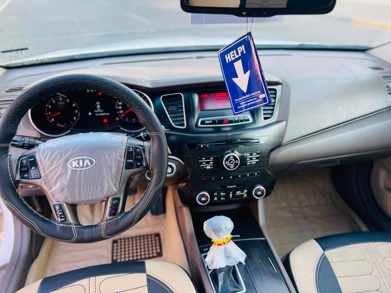 KIA Cadenza 2013
زور خاوينه 
گير و مه كينه به شه رت نه كرايته وه كه پسه 
ته قه و ره قه و ته بريت به شه رت 
فول فول مواسه فات 
پانوراما په رده 
ده رگاو جاملغى سبوغه بئ ناوگرتن 
ئه رباك هه مووى به شه رت 
٢٥٠ هه زار رويشتوه 
١٢ وه ره قه غرامه ى له سه ره 
ره قه م دهوك 
ناونيشان هه ولير 
*********** أربيل, العراق
