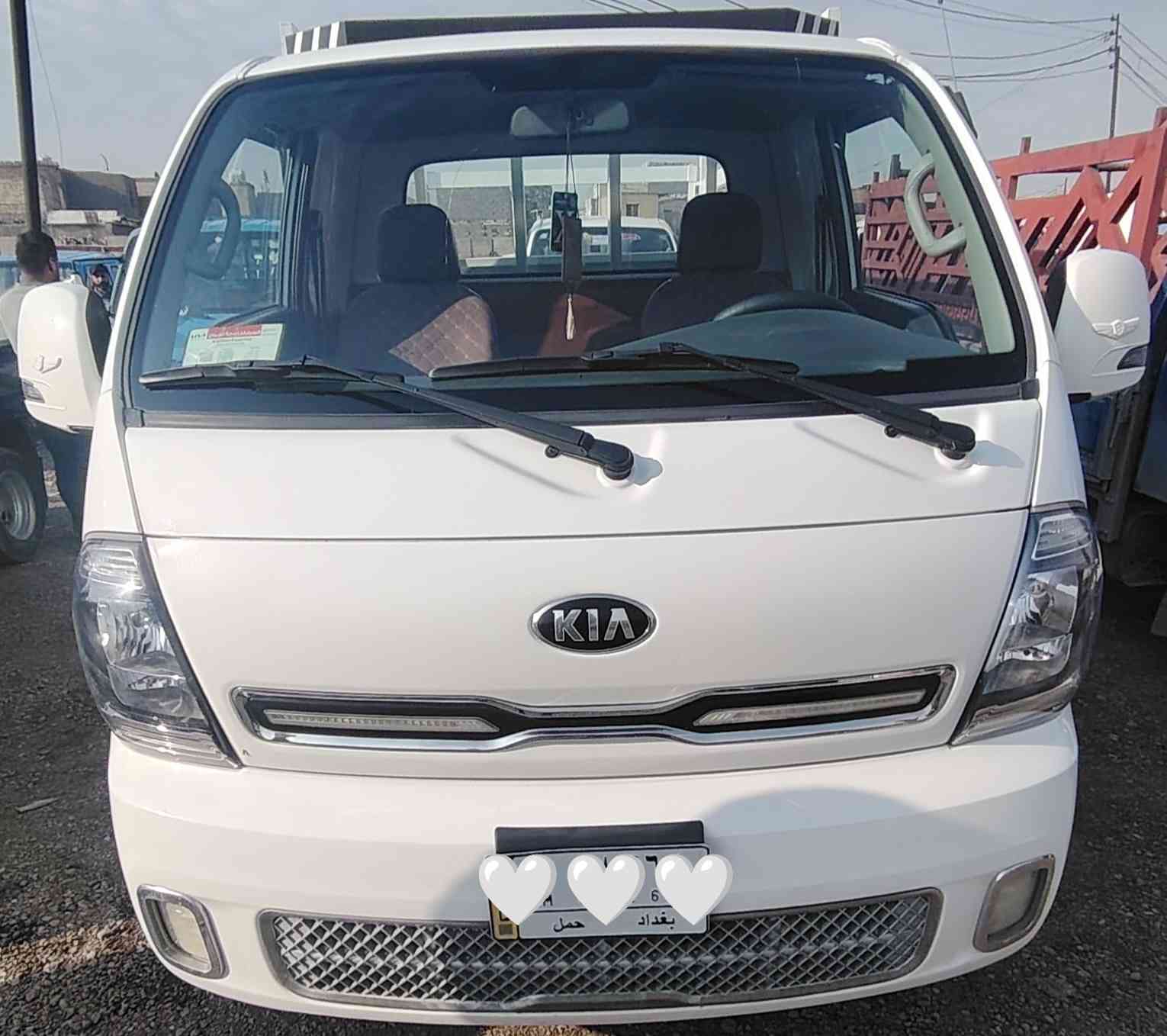 السلام عليكم.                                                                 كيا حمل للبيع /موديل 22 /السياره كفاله عامه /ماشيه 71 /رقم بغداد /شرط تحويل ثاني يوم /محجر جديد /سنويه جديده لل 27 /دوشمه جديدة.                                          ***********
