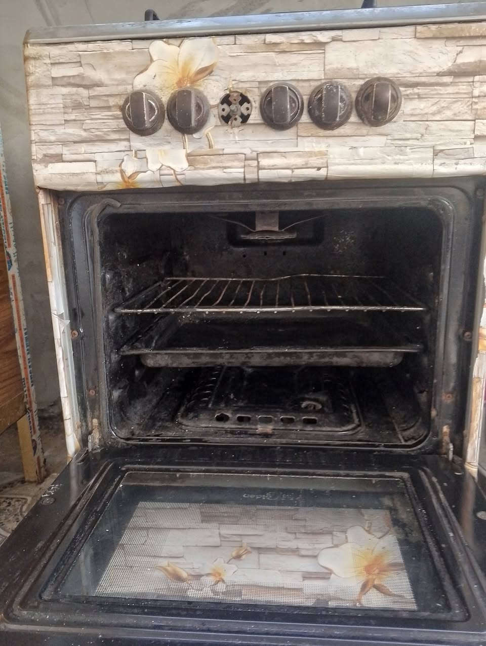 سلام عليكم طباخ للبيع اربع عيون سعر 75 وبي مجال رقم الهاتف *********** وبي واتساب
