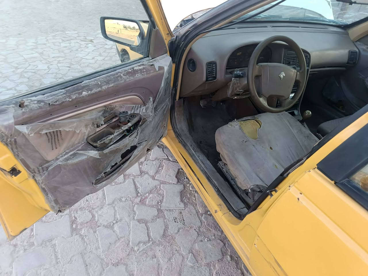 السلام عليكم مكلف بل نشر الي شراي يتصل على الرقم بيجو لميس مديل 12كير أو محرك مكفولات صدر امامي او خلفي جديد هاي صورها رقم جديد سنويه جديده مصفره من كلشي شرط التحويل مكان السياره بغداد السعر 17اوبيها مجال ابيعلك هل موجود بيع سريع بسعر التصقيط***********هاي
