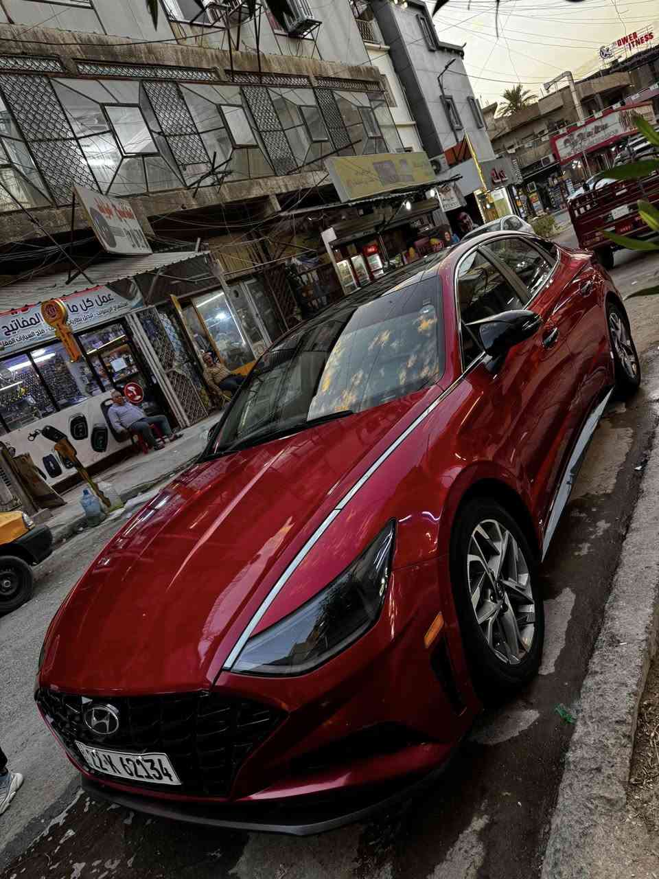 السلام عليكم هونداي سوناته ٢٠٢٠ حادث موضوح بالصوره سياره فول ليمتدد بأسمي تحويل ثاني يوم رقم اربيل 
سعرها ١٨٥ مكان السياره بغداد الكراده ***********
