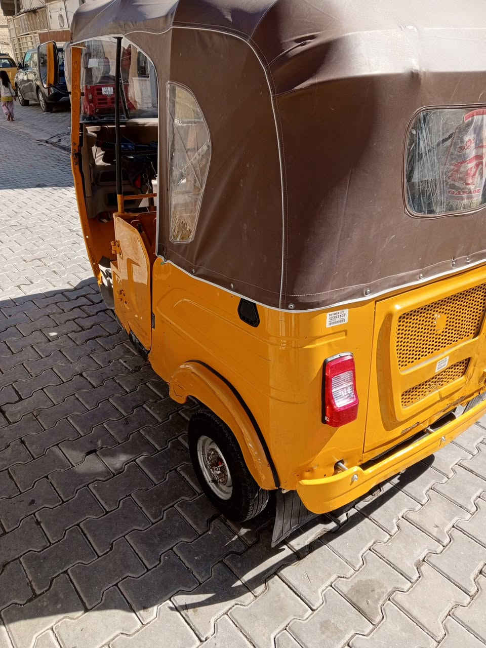 سلام عليكم تك تك للبيع مديل 21 والله نضيفه كهربائية كله شغاله محرك نضيف سعر7 250  المكان بغداد  شراي يتصل على رقم ***********
