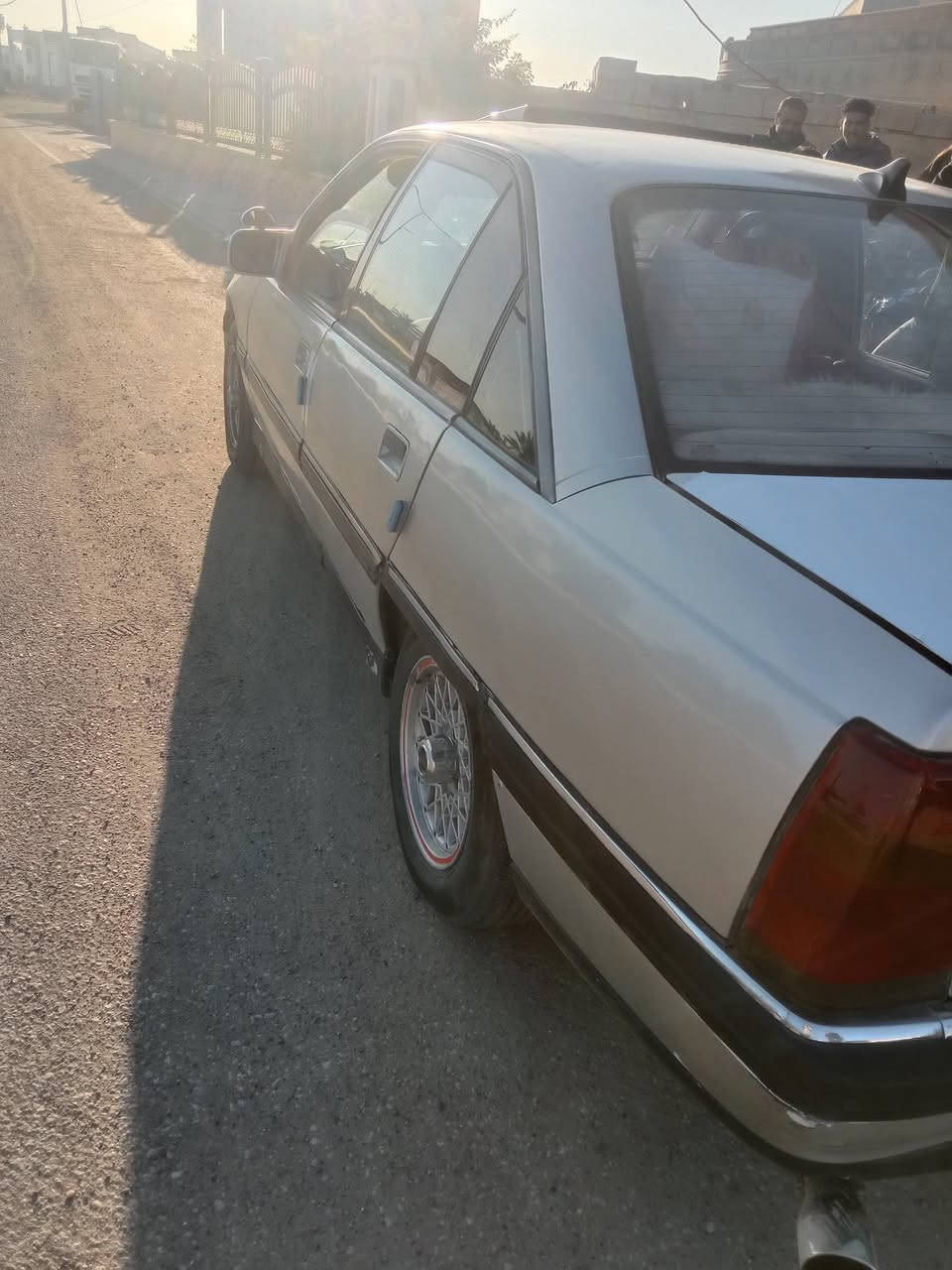 السلام عليكم اوبل اويمكا 92 محرك 2000 كير  عادي سياره مال جناي كير ومحرك مكفولات كهربائية كلهه شغاله السعر 35بيهه مجال مكانهه  رمادي جويبه لاستفسار على رقم
 ‏‪0781 318 8698‬‏
