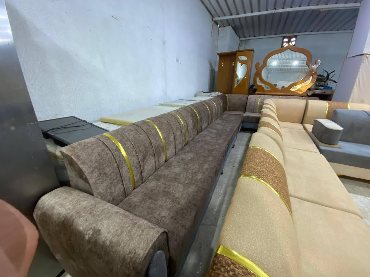 السلام عليكم يالله رجعنالكم بعد انقطاع طويل عن النشر لأسباب خاصة جبنالكم اليوم دواوين شغل مرتب وكلش حلو موديلات جديده طول الديوان سبعه 11 نفر المقعد بلوك اسود سعر الديوان 450 الف 
العنوان حي العصري مجاور جامع اصاحب الكساء ع 
للإتصال أو واتساب ***********
