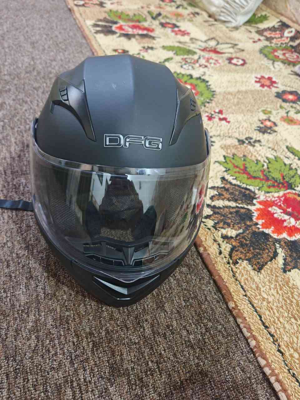 سلام عليكم عندي خوذتين للبيع وحده جديد بل جيس وحده مستعمله شراي يتصل مكاني نجف ***********
