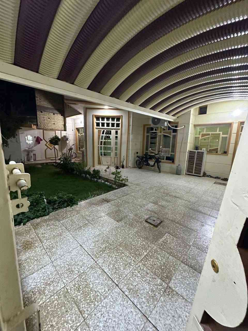 🏡 دار سكنية للبيع في الفلوجة جاهز للسكن 🏡
📌 الموقع: الفلوجة - الشهداء / حي الامين

 📐 المساحة: 250 متر مربع.

 🛏️ التفاصيل الداخلية:

 4 غرف نوم + مطبخ + هول + استقبال + مناور 2 + صالتين و حمامات 2 + سطح شتايگر

 يحتوي البيت على كراج للسيارة وحديقة خارجية.

 📄 طابو ملك صرف (تحويل مباشر).

💰 السعر: 225 مليون دينار (وقابل للتفاوض).

📞 للاستفسار والتواصل، يرجى الاتصال على الرقم: ***********

(أو المراسلة عبر خاص الصفحة).
