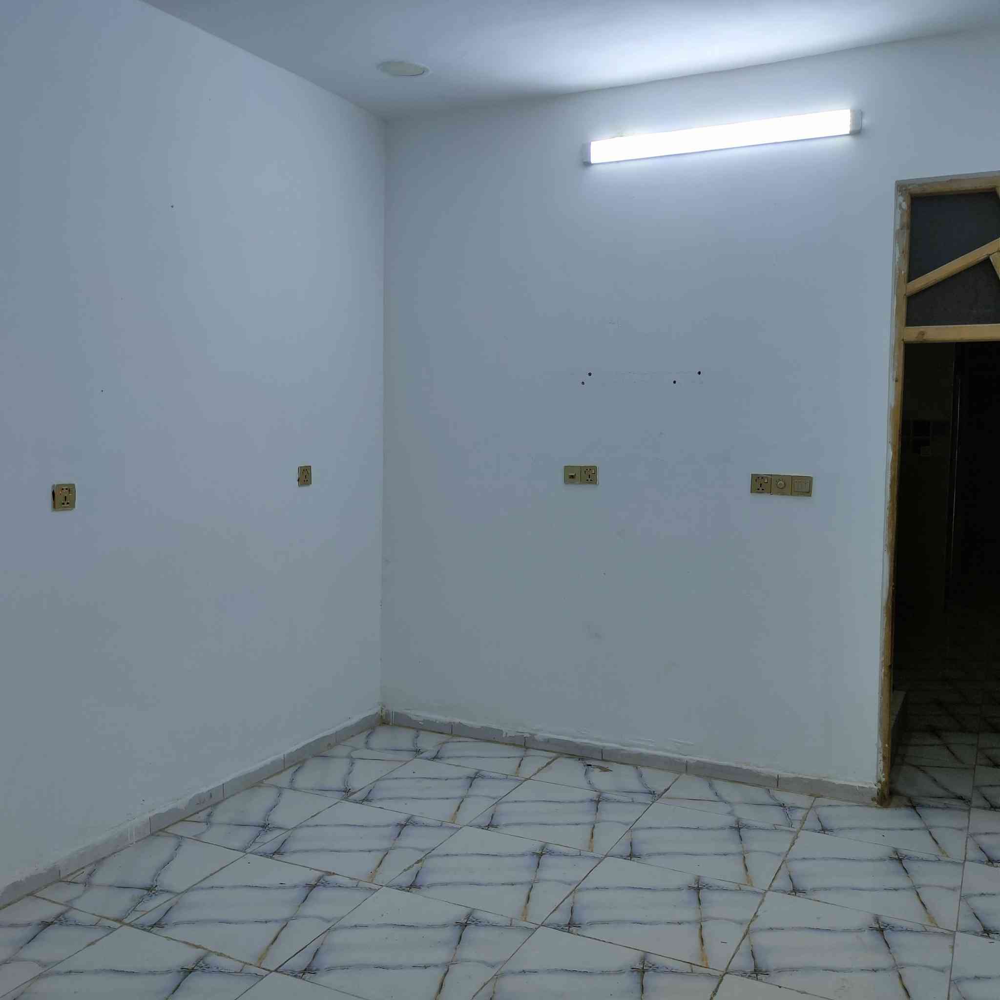 السلام عليكم بيت زاعي سند ٢٥بسكينة مقاطعه ١٠/٢. مساحة ٨٨ متر طابق ونص بناء جديد قريب القناة خلف سيراميك محمد عودة للاستفسار الاتصال على الرقم ***********
