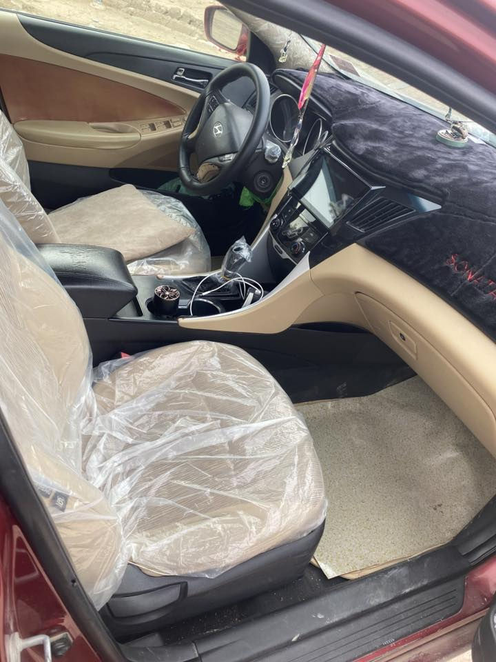 سوناتا 12 أمريكي ضربتها فقط دعاميه الاماميه مبدله البدنه وجاملق رش سياره جاهزه واحله من صور سياره جديده دواخلها نضيفه محرك كير صافيات كلش مصورها بطينها 
رقم ذي قار انكليزي ترهم مراوس بلانترا اقل سعر 
سعرها 108 وبيها مجال اتصال ***********
