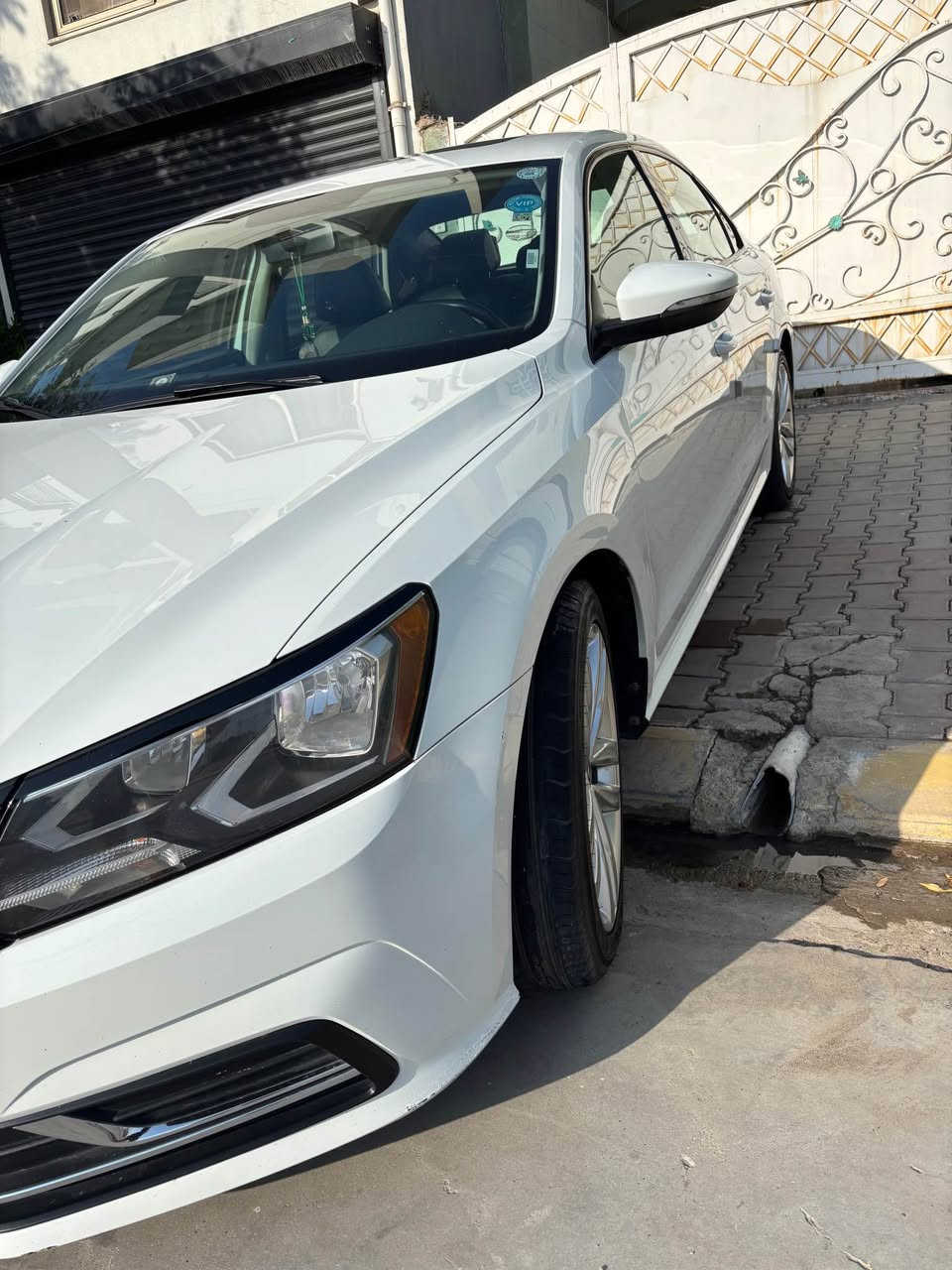 🚗 للبيع: فولكس واجن باسات 2019 (Wolfsburg Edition) 🚗السيارة نظيفة جداً وبحالة ممتازة، ومكفولة من النواقص
.📌 تفاصيل السيارة والمواصفات:الموديل: كلين تايتل2019.الفئة: وولفسبورغ إدشن (Wolfsburg Edition) - وارد أمريكي.
رقم أربيل (تحويل أو وكالة مضمونة).
المحرك: 2.0L تيربو، نشط جداً واقتصادي بالوقود.العداد (المسافة المقطوعة): [ 135ألف كم].
اللون : أبيض.
لون الداخل: [ لون الكراسي : جلد  / أسود].✨ المواصفات والكماليات:فتحة سقف كهربائية.بصمة تشغيل وبصمة أبواب.شاشة كبيرة تدعم كاميرا خلفية متطورة وأنظمة ابل وكار بلي.
كراسي تدفئة للمقاعد الأمامية.رادارات أمان كاملة (حساس النقطة العمياء بالمرايا + رادار مانع اصطدام أمامي).تبريد قطعتين ثلج ما شاء الله.ويل كب بلاد، تواير بحالة ممتازة.💰 السعر : [ 165 ورقة وبيه مجال بسيط].📍 مكان السيارة: [كركوك ].📞 للاستفسار والاتصال : [***********]. كركوك, العراق
