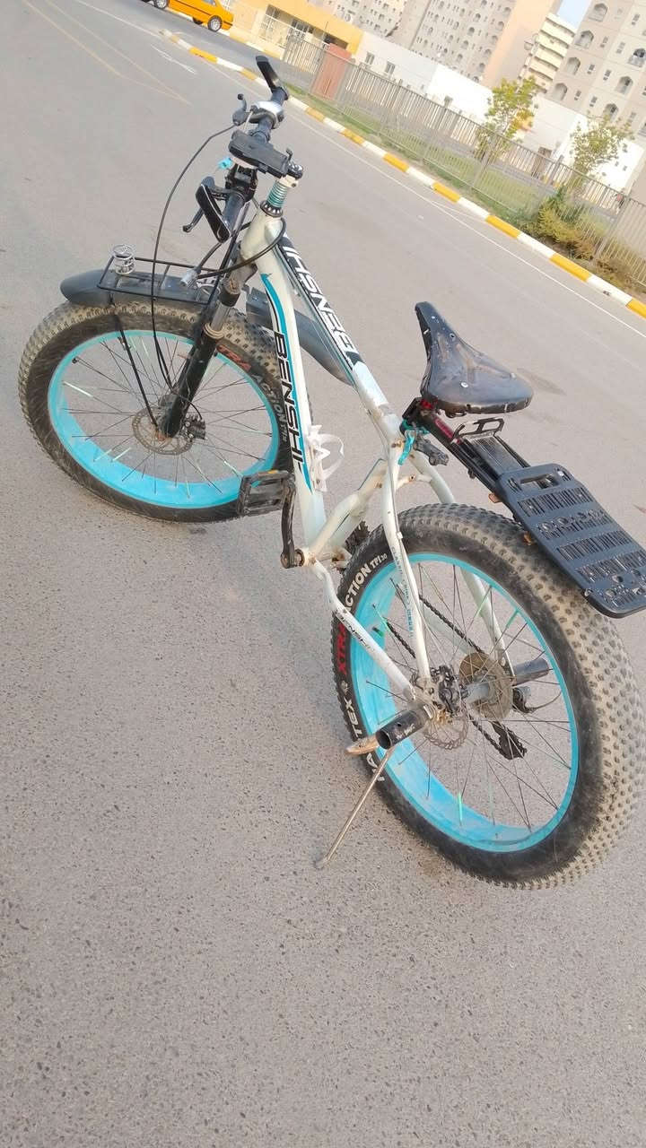 سلام عليكم 
بايسكل دبابه صيني شركة BENEF
لباسكل نقصه فقط ابريك امامي خلفي وسرج فقط 
سعره 175 وبي مجال 
للبيع او ومراوس اباسكل دبابه حسب لقناعه للستفسار خاص


**إذا كنت صاحب هذا الإعلان وتريد حذفه لأي سبب، رجاءا أرسل رسالة إلى الدعم الفني**