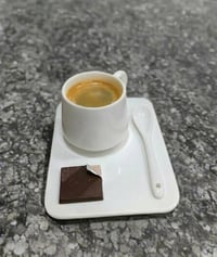 فنجان قهوة استندر مال كافيهات تريده ويا ملعقه او بدون ملعقه متوفر كمية...