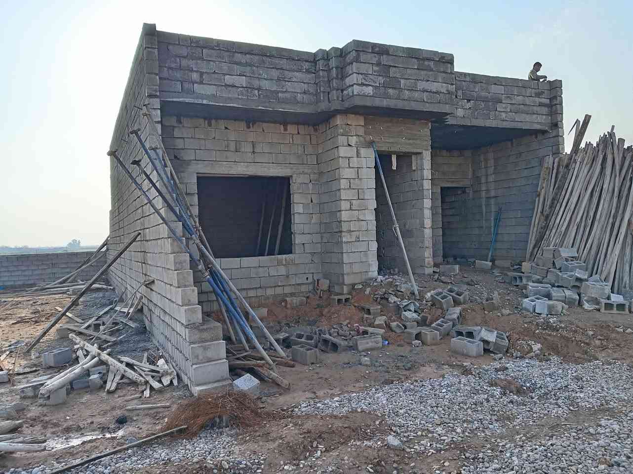 يوجد لدينا قالب خشب لصب البيوت في الحويجه او قراها ***********

