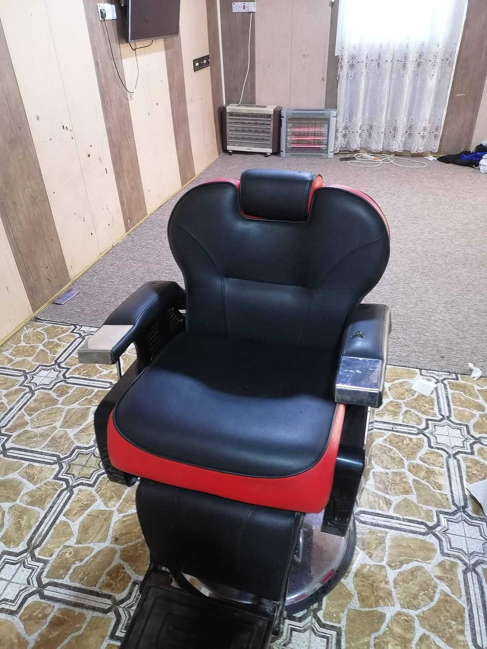 سلام عليكم من رخصه لادمنيه الطيبين كرسي حلاقه للبيع نظيف كله شغال واستخدام قليل والله ماخذه ٣٧٥ واريده ٢٥٠ الف وبيه مجال بيه هذا الكسر بسبب النقل يحتاج سيلكون فقط اني ما سويته حتى الي يريده يشوفه الكرسي جديد كلش وبعد احلى بالحقيقه ضخم والسفنج طبي ومريح جدآ في جلوس عنواني البصره حي الخليج الجمعيات ***********
