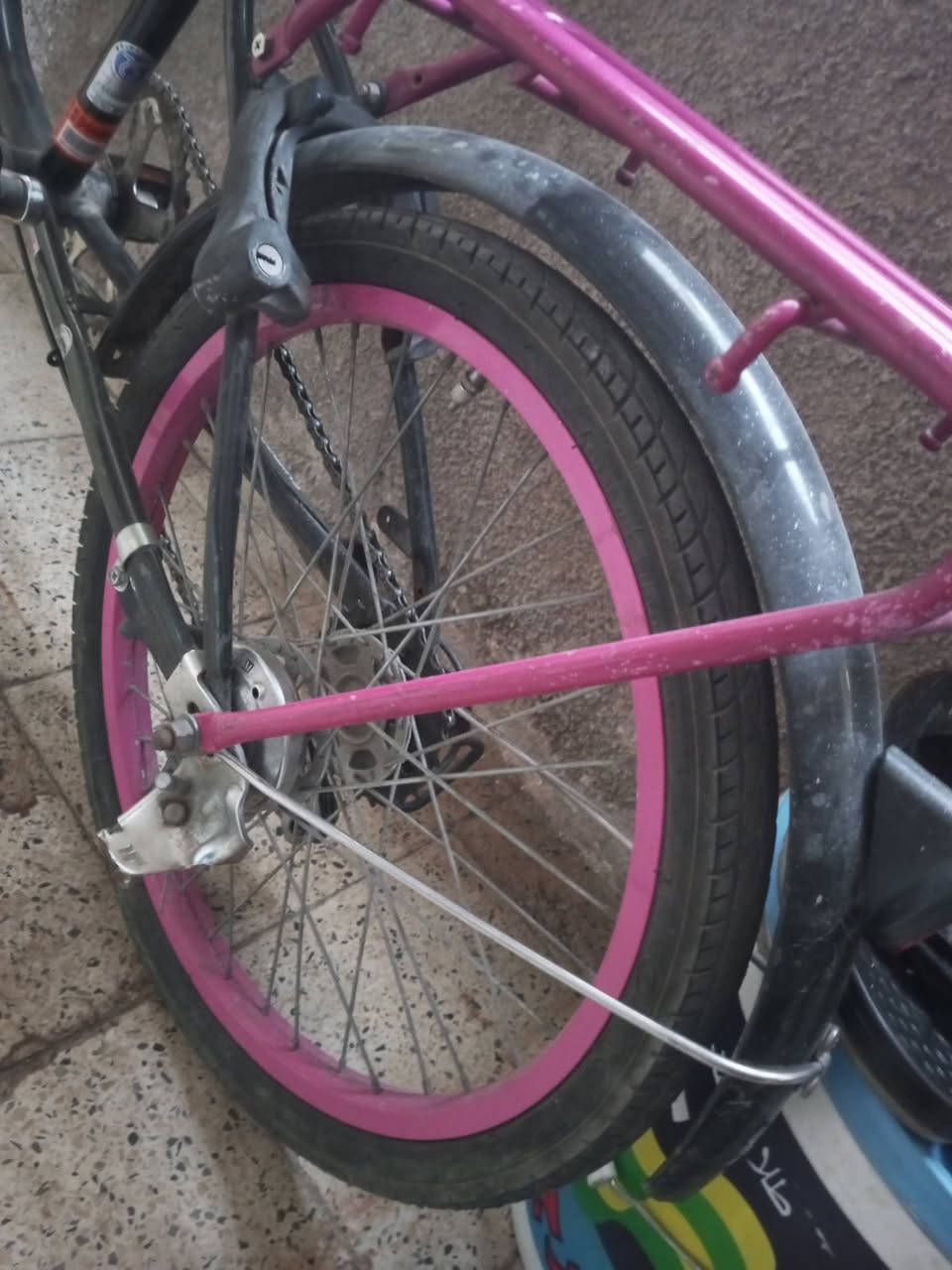 للبيع بايسكل حجم 20وتنور ***********
