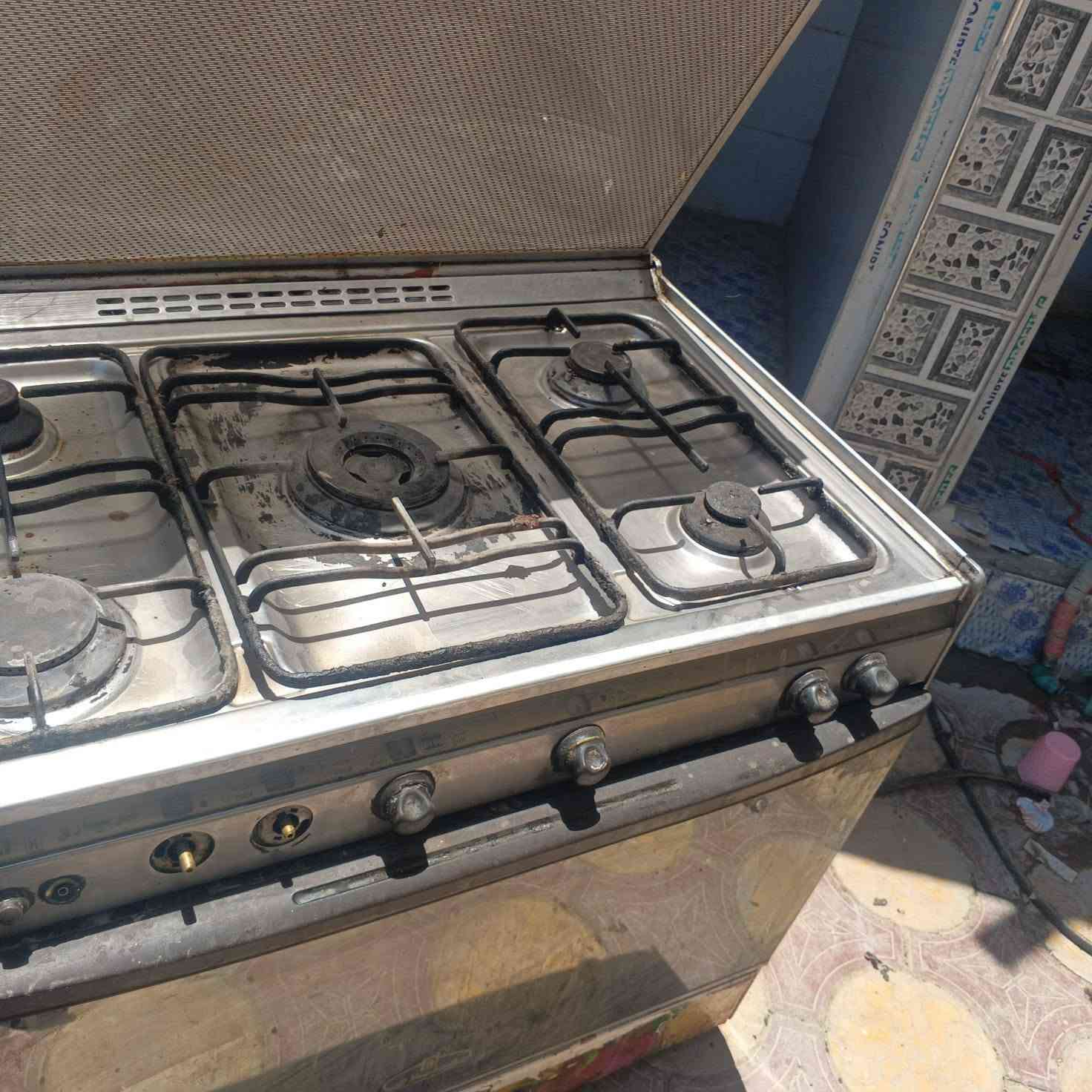 سنگي وطباخ للبيع لاستفسار ***********
