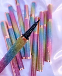 قلم ايلاينر • كريستال ذهبي • ضد الماء