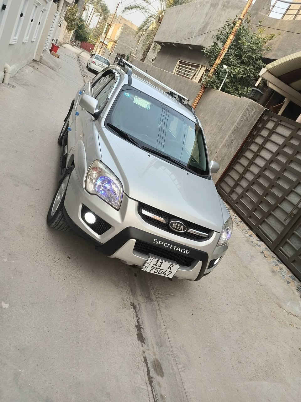 السلام عليكم شباب سبورتج موديل 2010 رقم بغداد الدولي الجديد السياره مكفولة كفاله  من الصبغ والضرر وحتى من البارد والسونار  موجود بالصور السياره كوريه أم الفول عدى الفتحه السياره مري شفط شفتات ستيرن تبريد بيانو تدفئه وتبريد بالكشنات دسك امامي خلفي حساسات خلفيه السياره تخم تاير جديد صدر كله جديد السعر 128 مكان السياره ديالى بعقوبة وهذا رقمي ***********

