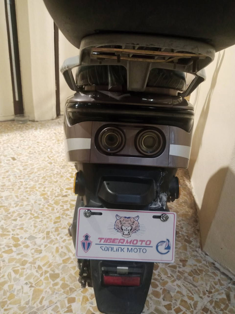 السلام عليك
ماطور للبيع 318 
نضام بك رجوع ملف ٢٠٠٠ واط نحاس اصلي بطاريات فوك النص عمر يمشوك ٤٠ كيلو ماطور فول نضافة  لايتات عالي ناصي 
السعر 525  وبي مجال قليل


**إذا كنت صاحب هذا الإعلان وتريد حذفه لأي سبب، رجاءا أرسل رسالة إلى الدعم الفني**