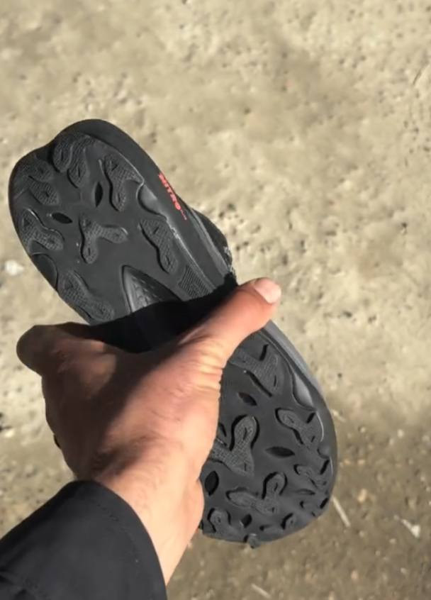 بوما 

43
27 سم
قطعه خفيفة الوزن ومريحة بلبس 
توصيل فقط


**إذا كنت صاحب هذا الإعلان وتريد حذفه لأي سبب، رجاءا أرسل رسالة إلى الدعم الفني**