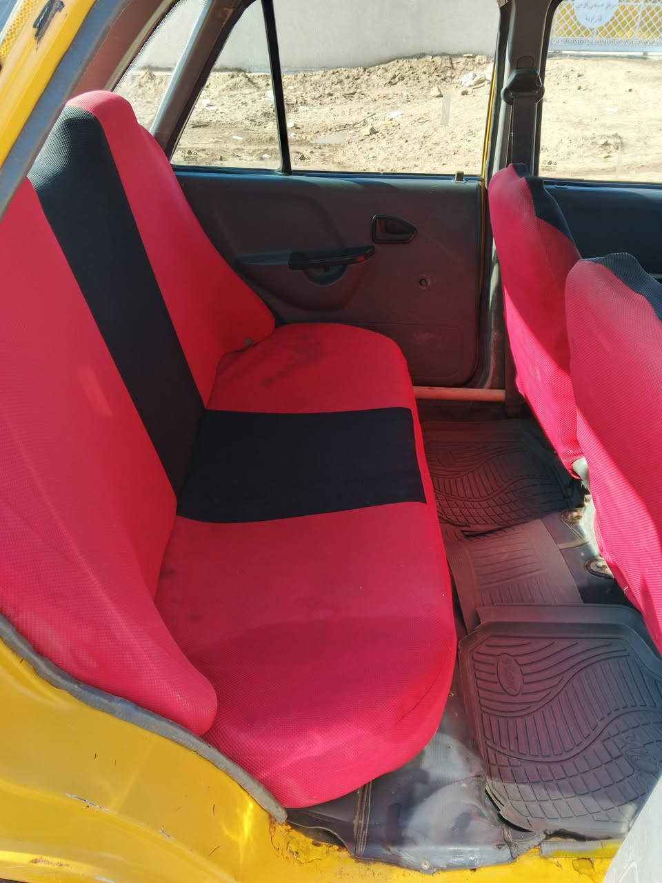 السلام عليكم سايبه مديل 14 
سياره جاهزه حداديه كير  شواصي جاهزات  فقد بس مكينه بيهة خيط بهار توه بادي بيهة وعليهة هيه وغرامه ينزلن من سعره السعر 23 العنوان ديوانيه  غير متواجد على الفيس اتصل على الرقم ***********
