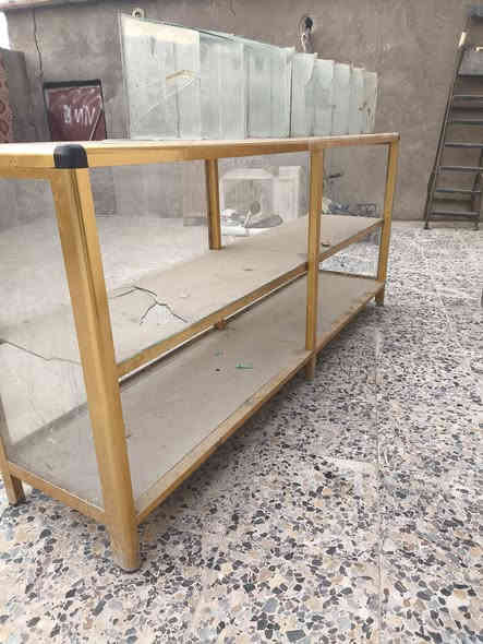 متاح جام خانه طول مترين ونص والثانيه متر بيه باب و جرار بس  مكسورات مكاني ابو الخصيب ب100 وبيهن مجال ***********
