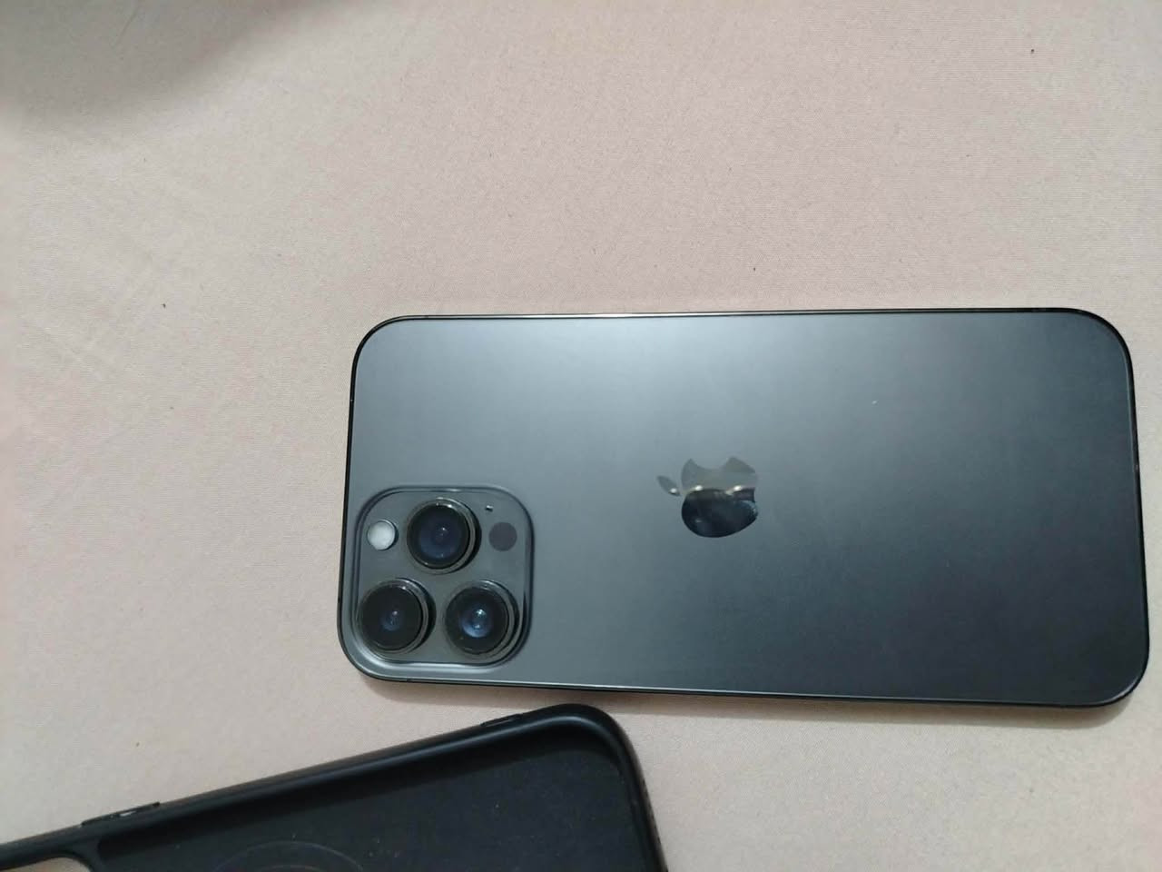 اقره تفاصيل قبل لا تدخل 
13pro max ذاكره 256 
لون مميز رصاصي طافي 
مبدل شاشه وبطاريه وفيس إيدي مرات يشتغل مرات لا 
فلاش مايشتغل وشاشه من تنصي لاضائه ترمش لباقي كله شغال 
سعر ٣٥٠ وبي مجال بسيط
مكاني بغداد زعفرانيه ماعندي توصيل بغداد, العراق


**إذا كنت صاحب هذا الإعلان وتريد حذفه لأي سبب، رجاءا أرسل رسالة إلى الدعم الفني**