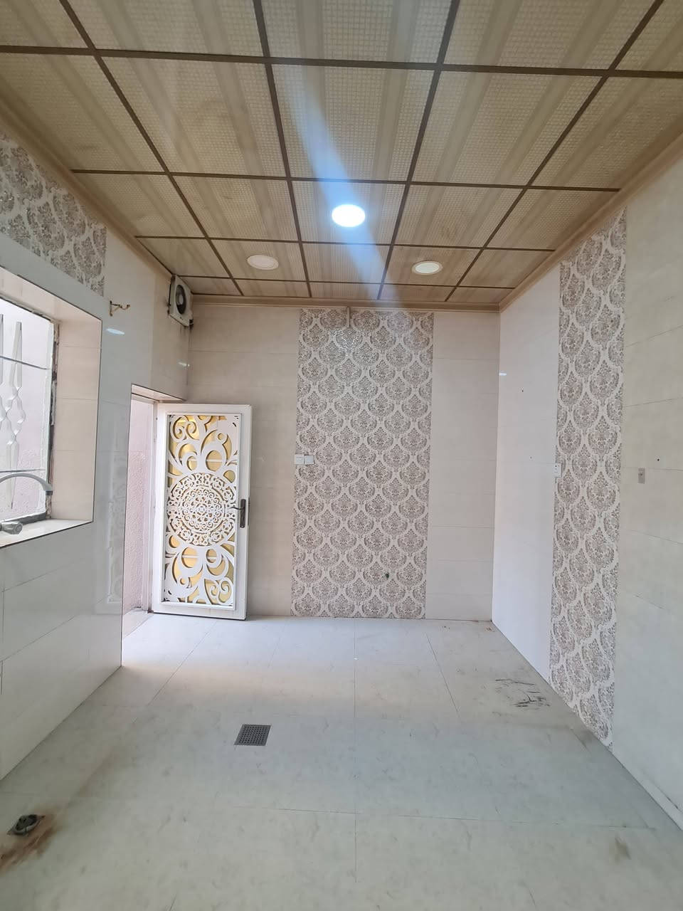 للأيجار الدار طابق واحد🏠(المساحة150م)

الموقع الدار/حي البلديات قرب متوسطة النضال للبنين

غرفتين نوم  واستقبال واسعة ومطبخ وصحيات وكراج وبيتونة وسطح 

(بدل ايجار الدار 500الف)

للأستفسار مراجعة مع مكتب الوطن للتجارة العقارات  
العنوان الموصل حي البلديات من جهة السكر قرب سانكو مول 

أو الاتصال على الارقام التالية 
كؤرك/*********** 
أسيا /***********
