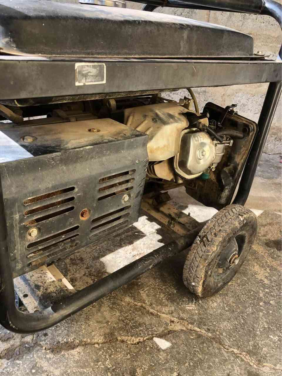 سڵاو ئەم مۆلیدە یە بۆ فرۆشتنە بەنزین بەشەرتی هەموو شتێک 25 ئەمپێرییە تەوریدی 7کەیڤییە  بۆ زانیاری زیاتر پەیوەندی بکە
***********
*********** أربيل, العراق
