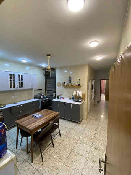 السلام عليكم مشتمل للبيع المساحة ١٠٠ متر الوجه ٤ نزال ٢٥ طابو ملك صرف يحتوي على كراج استقبال مطبخ خدمات منور غرفه نوم الطابق الثاني غرفه نوم الموقع الشهداء شارع المضخة الثاني خلف مستوصف الاستفسار اتصل ***********
