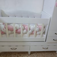 سرير اطفال • حماله طفل • نضيفه