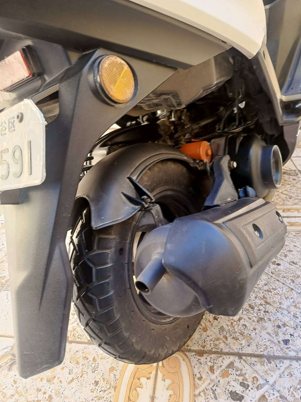 السلام عليكم سكنس s للبيع محرك ياباني موديل 23 فول مواصفات محرك بل شرط مامفتوح كابريتر بلادي دشبول اكتروني تايرات جدد بي جهاز حماية تشغيل عن بعد فو مواصفات الدراجة مكفولة وبي مجال للطيبين شراي يتصل على الرقم ***********
