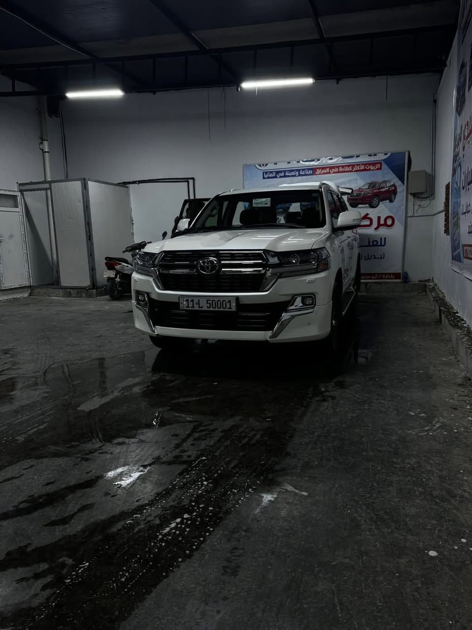 لاندكروزر 2021 بريم فل مواصفات 🚨
🔹 الموديل: 2021

🔹 الممشى: 46 ألف كم (حقيقي ومدعوم)

🔹 الرقم: بغداد تحويل

🔹 المحرك: 6 سلندر

🔹 الحالة: نظيف جداً بحالة الوكالة

✨ مواصفات فل (بريم):

 • 4 كامرات + كاميرا خلفية

 • شاشة + DVD بلاد

 • شاحن وايرلس + ثلاجة

 • تشغيل عن بعد

 • زنون متحرك

 • دفلوك

 • 8 ايرباك

 • فتحة سقف

 • نظام ترحيب

 • مرايا شفط + إشارات + قلبة

 • حساسات + مثبت سرعة

 • تبريد 3 مناطق

 • تحكم ستيرن

 • بصمة (أبواب + جنطة)

 • كشنات جلد كهرباء

 • طفاية تحت الراكب

💯 سيارة استخدام شخصي، جاهزة للفحص بأي مكان

💰 السعر: 61 ألف دولار (بيه مجال للجادين فقط)

📍 بغداد

📞 ***********

⸻

🔥 ملاحظة: السيارة ما تحتاج فلس، تركب وتمشي مباشرة

