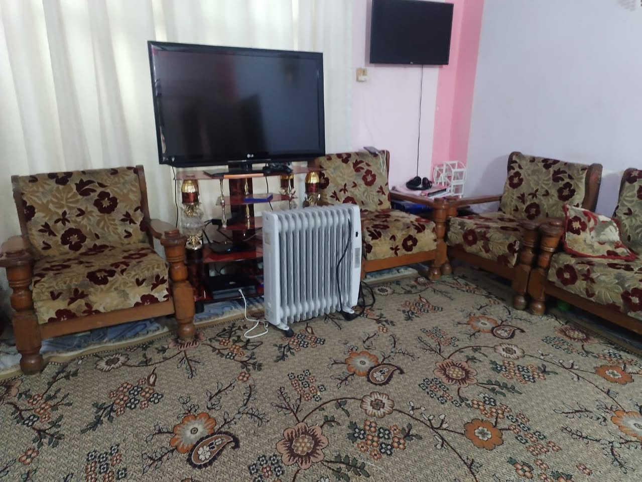 تخم عشر مقاعد الخشب القديم الاصلي مكفول من الكسر اخو الجديد
للبيع السعر 275 وبي مجال اتصل وتدلل 
***********
