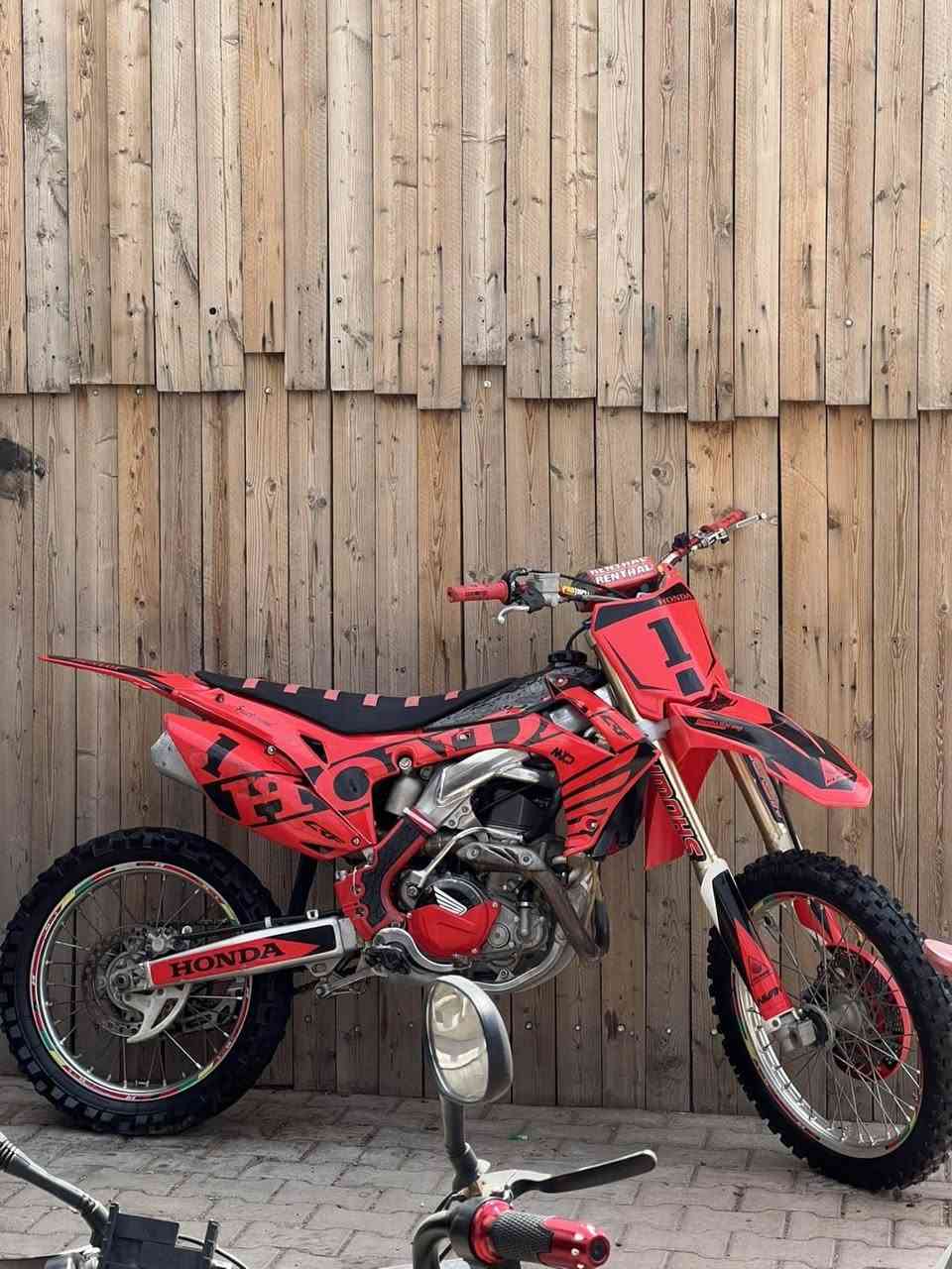 سلام عليكم اخوان
للبيع قفاز Crf
موديل 201‪6
 محرك 450‪
دراجه بشرط
مكاني كركوك سعر خاص


**إذا كنت صاحب هذا الإعلان وتريد حذفه لأي سبب، رجاءا أرسل رسالة إلى الدعم الفني**