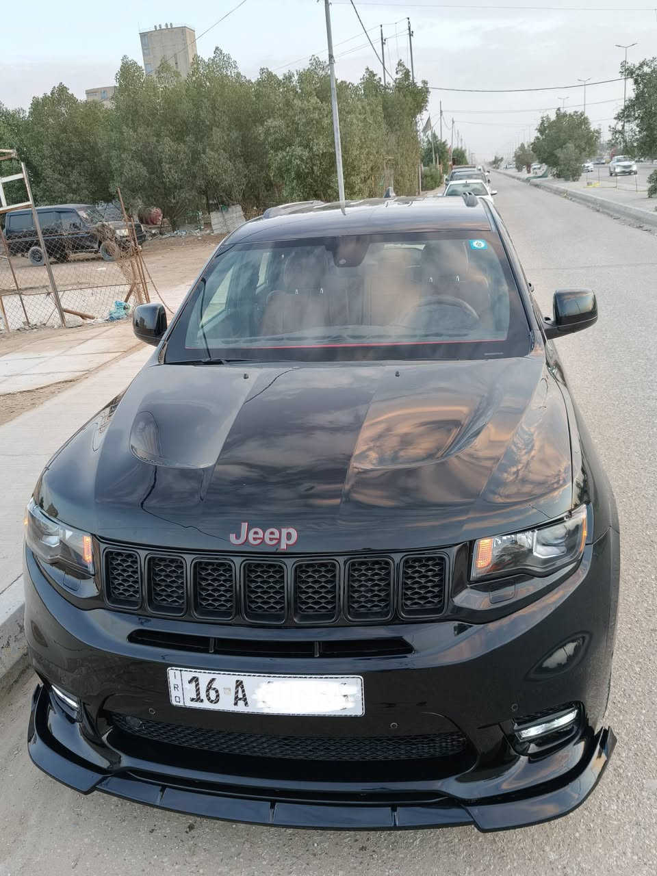 جيب لاريدو 2017 السيارة حادثه كلش خفيف  فقط جاملغ امامي بي طخة  بسيطة ومصبوغ سيارة عليه كت SRTوغراضه الاصلية كله موجودة عندي سيارة جديدة كلش على وضع الشركة كفالة عامة من كلشي نصبته اخت 2023 مواصفات محرك 3600 + بصمة تشغيل عن بعد شاشة جبيرة شفتات ستيرن تحكم ستيرن فول كشنات جلد كشنات كهرباء 
السعر 185 مكان سياره الديوانية ورقمه قادسية باسمي تحويل ثاني يوم شباب سيارة جديدة بلكارتون وتعبان عليه كلش وهذا رقمي ***********
