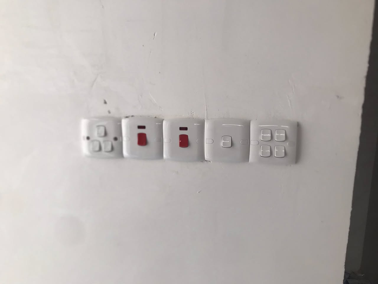 كهرباي متفرغ

شغل بيوت بوري و زيمز 

كشف العطال و شورت

تبديل لدات و شد براكيتات 

نصب بورد وصيانه

كافت العمال كهربايه 

***********
