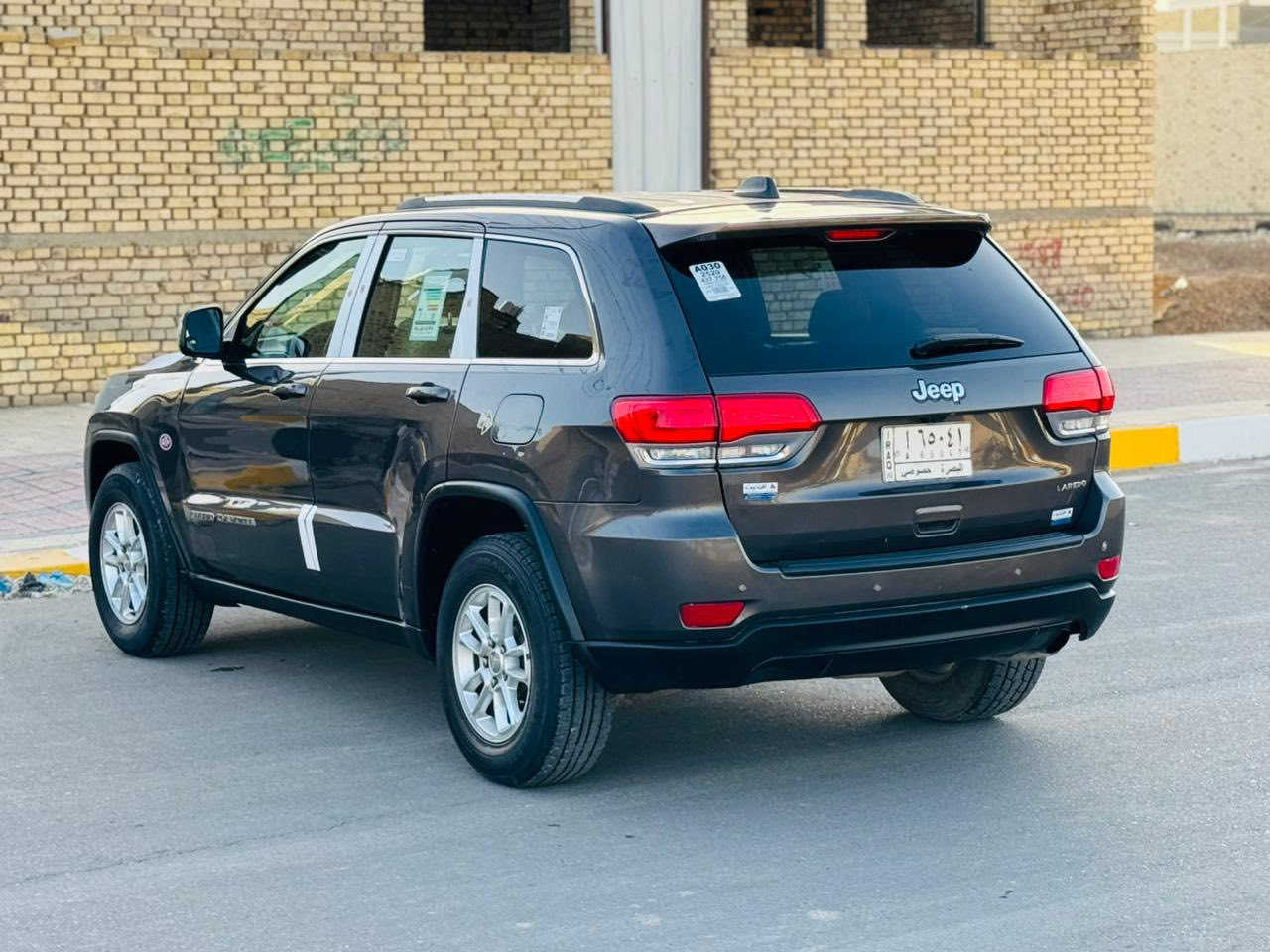 سلام عليكم جيب لاريدو موديل 2018 اصل رقم بصره حره تحويل مشروع وطني بيه جاملق وبنيد بدون ضرر داخلي موصفات السياره بصمه كشنات جلد وكهرباي بصمت باب تحكم استيرن شاشه كبيره كامره دوار يدات استيل حاجب ع لايت ماشيه 100 الف أشار ب مري دواخل لونين جاهز حداديه تبريد ثلج تخم تاير مكان السياره الناصريه مركز 185 نتصال ع رقم ‭***********
