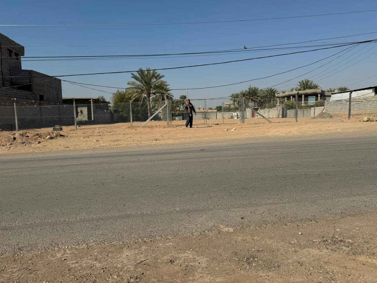 قطعة ارض تجارية للبيع او للإستثمار المساحة ٢٤٠٠م الواجهة ٣٧.٥م
الضلوعيه الجبور طريق المستشفى 
  مقابل فرن الزيد 
مكان رائع جداً 
ملاحظة البيع ممكن دفعات او مراوس 
وممكن بيع جزء من الارض 
للاستفسار عن السعر الاتصال بالارقام التالية 
***********
***********
