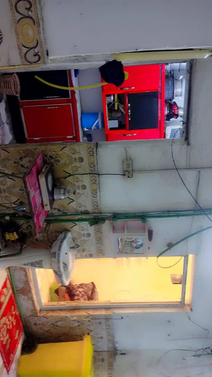 اسلام عليكم  بيت البيع.تجاوز   بل حيانيه شارع ستين  البيت متكون من غرفه وصاله ودانيه ساحه جيبره والبيت نضيف بناء جديد كل سراميك حته ساحه سراميك. البيت لا علي كص ولا جاين تبليغ ابد الله شاهد شارع نضيف خوش ناس امان كل يمك مدارس صدليات اسواق كلشي متوفر البيع السباب خاصه شراي فقط نتصل ع هاذ رقم *********** سعر اب 16بي مجال
