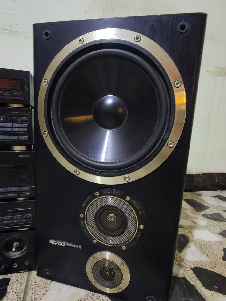 الجهاز جدا نضيف بس طافي ليش ما اعرف السبب لين قديم  ومتروك  المكان بغداد  الشراي ما يكسر ويخاف الله بي  ***********
