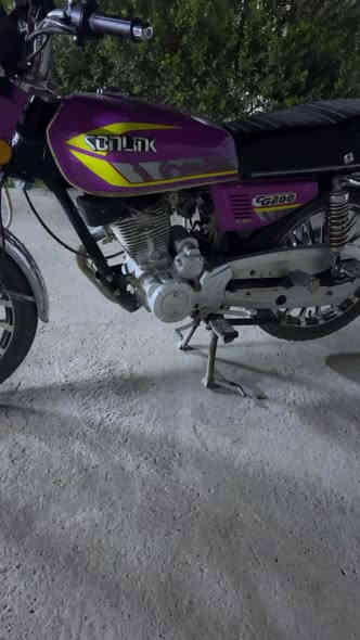 السلام عليكم للبيع دراجه سيفان 2025 خمسه كير ماشيه 4 الاف كلش نضيفة وحلوه سولنك الاصلي الله يشهد مابيها رجه وناعمة  رايدهه بـ 800 مكاني بغداد قرب جسر المثنى اوراقها كاملة رقمي ***********
