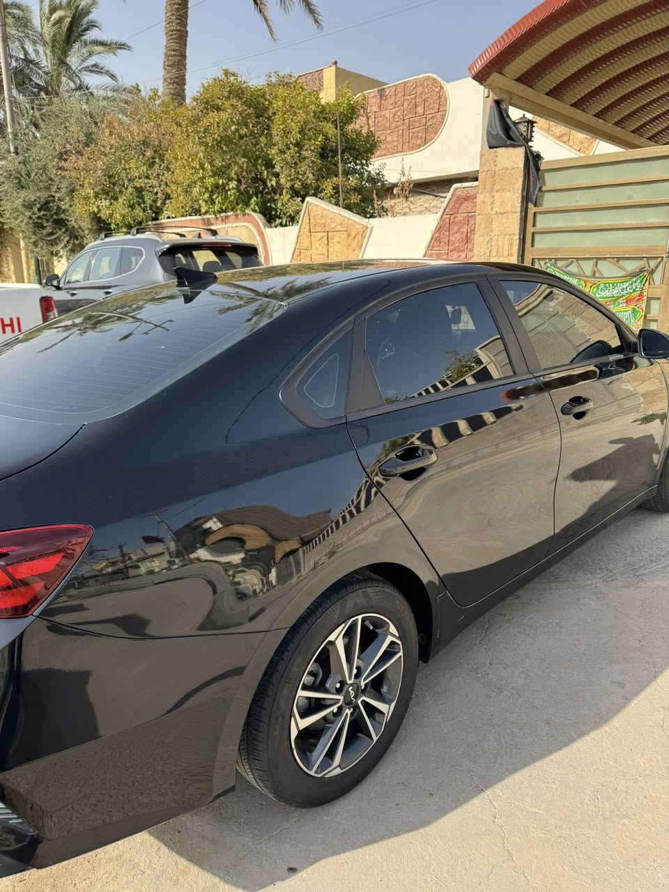 السلام عليكم 
فورتي موديل 23 ماشية 22 حادث سطحي تبديل بنيد بلادي بدون ايرباك راديترات تبريد وضع الشركة سيارة جديده رقم بغداد 
السعر ١٦٦  الاتصال ***********
