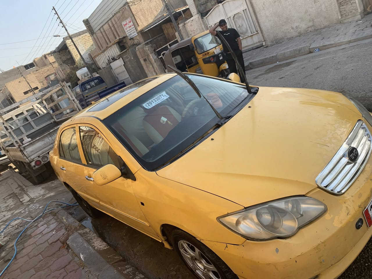 السلام عليكم بي واي دي F3  2011 بسمي رقم جديد هزة جديدة كير عادي السعر ٤٣ و بيهة مجال   مكاني بغداد ***********
